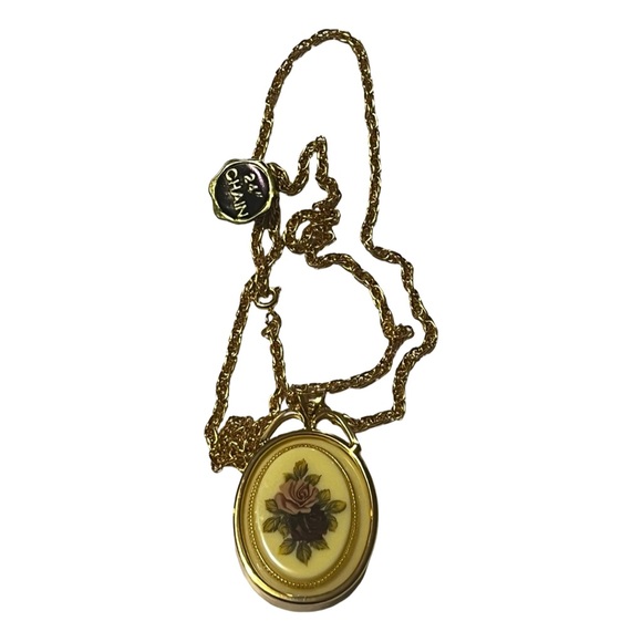 Vintage Roses  Floral Pendant, Gold Tone Necklace With 24" Chain - Picture 5 of 5